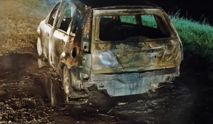 Un auto se incendió por completo en la Ruta 46