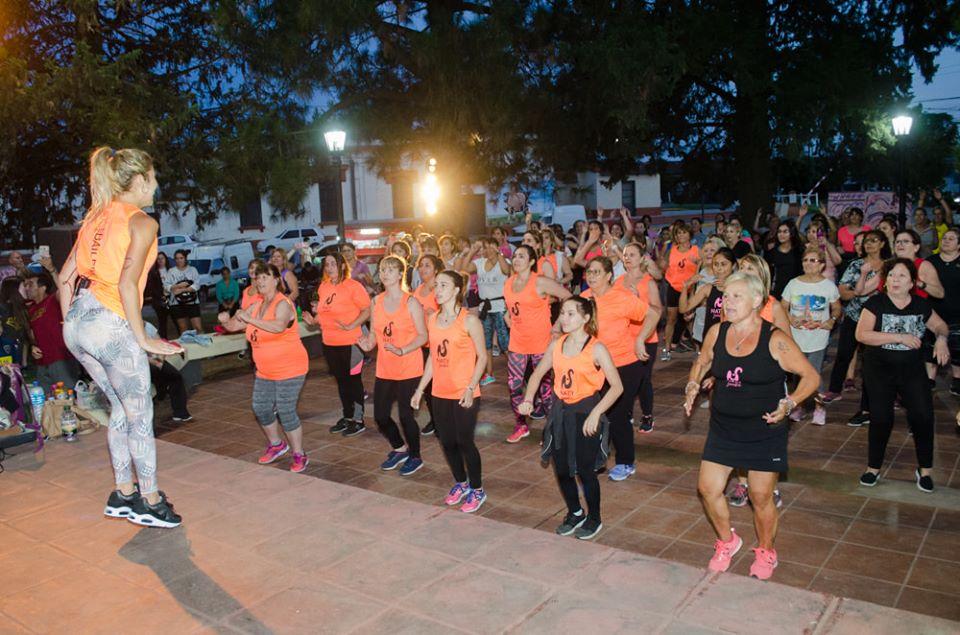Clases de Zumba gratuitas en la plaza Eva Perón