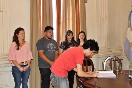 Se entregaron becas para estudiantes facultativos