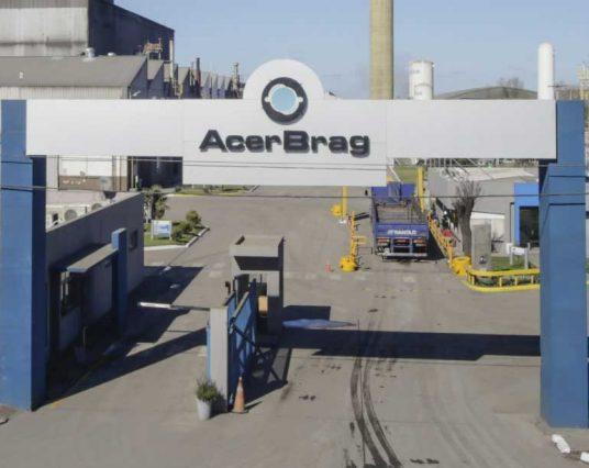 Dos operarios heridos por una descarga eléctrica en Acerbrag