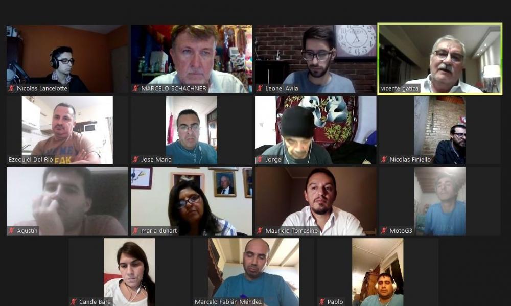 Vicente Gatica en Zoom con periodistas locales para explicar el tablero de seguimiento del Covid-19