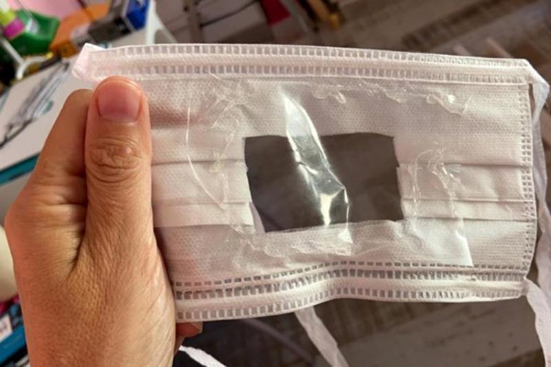 En La Plata impulsan el uso de barbijos transparentes para comunicarse con personas hipoacúsicas