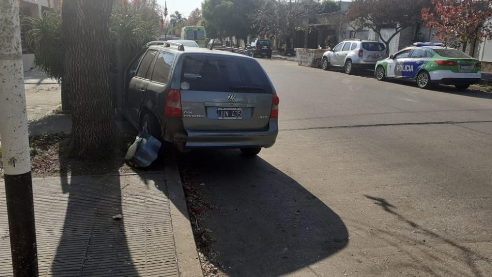 Chocaron dos vehículos en Laprida y Escalada, una mujer embarazada iba a bordo