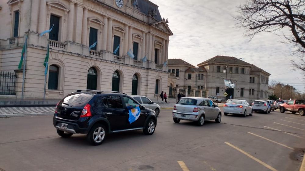 En Bragado otra interminable caravana de autos para repudiar al Gobierno Nacional