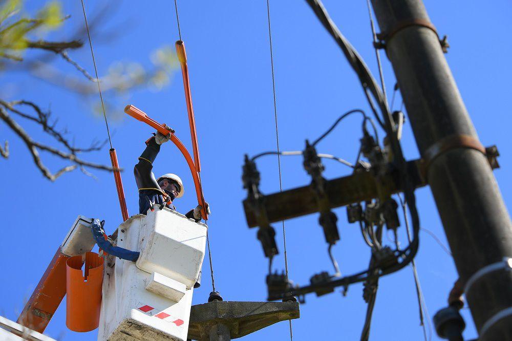 Día del Eléctrico: el trabajo esencial de brindar energía en cada lugar donde se necesita