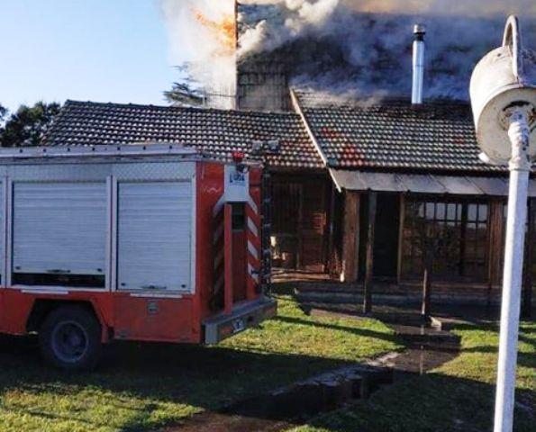 Fuego en una estancia de Comodoro Py