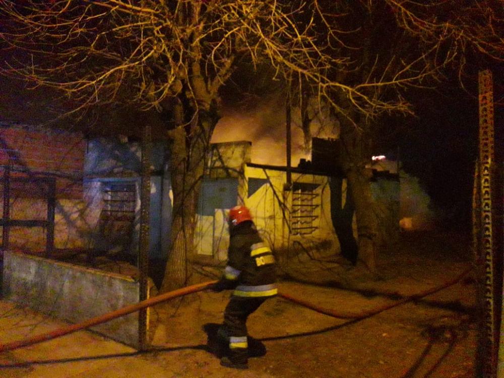 Fuego y explosiones en una propiedad de Nueve de Julio al 500