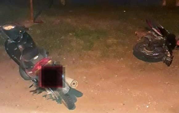 Fuerte choque entre dos motos en calle Germán Vega