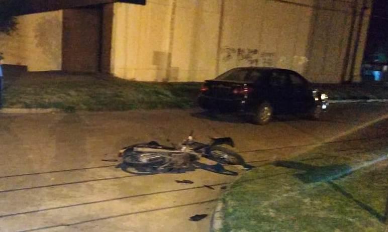 Choque entre auto y moto en Palacios y Pellegrini