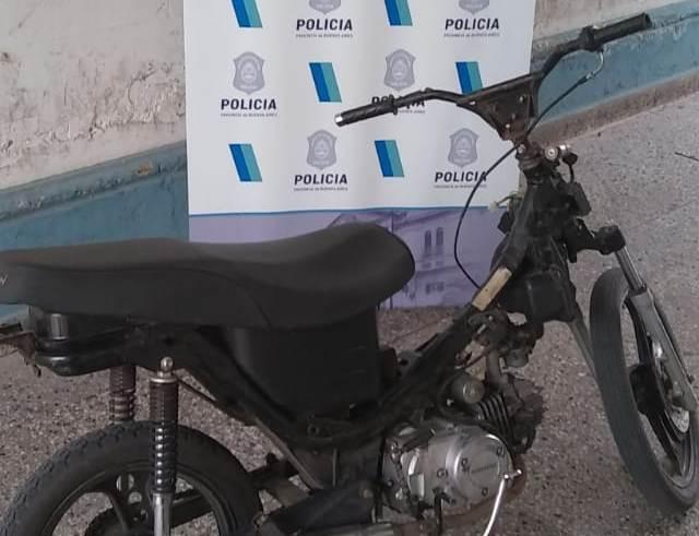 La policía encontró una moto que había sido reportada como robada