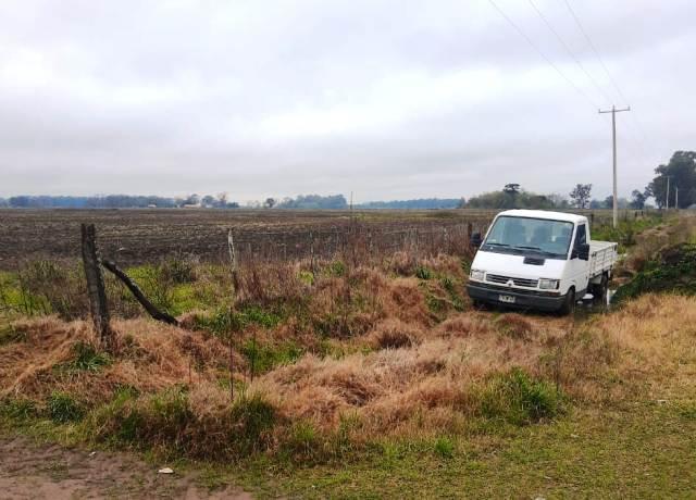 Así apareció la camioneta robada en un campo esta madrugada