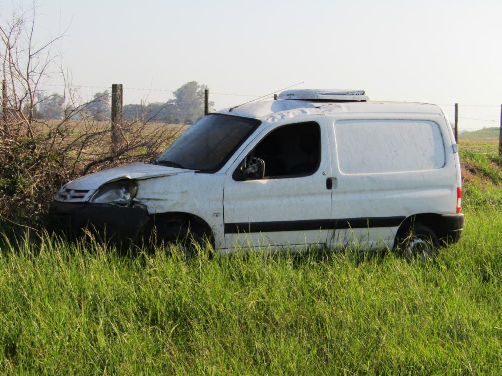 Bragadense volcó en ruta 5 y fue auxiliado por el SAME de Chivilcoy
