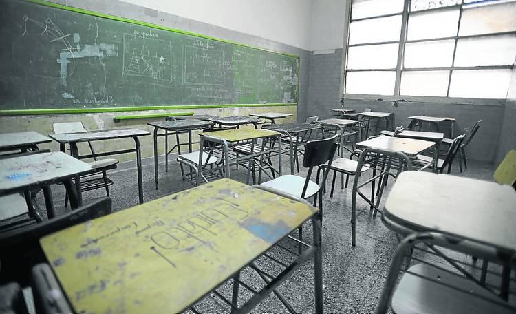 Gremios educativos ponen en duda el inicio de clases presenciales y piden informe sanitario