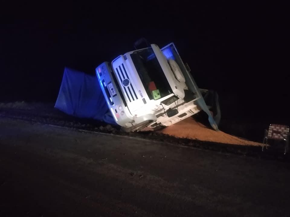 Un camionero de Bragado accidentado al volcar cerca de Areco
