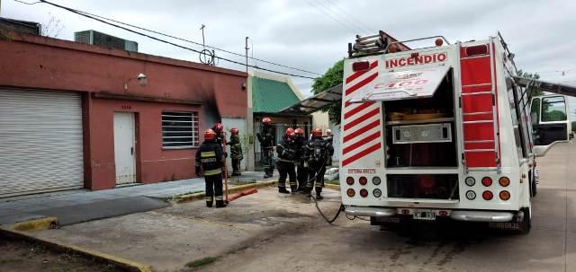 Principio de incendio en una fábrica de barbijos