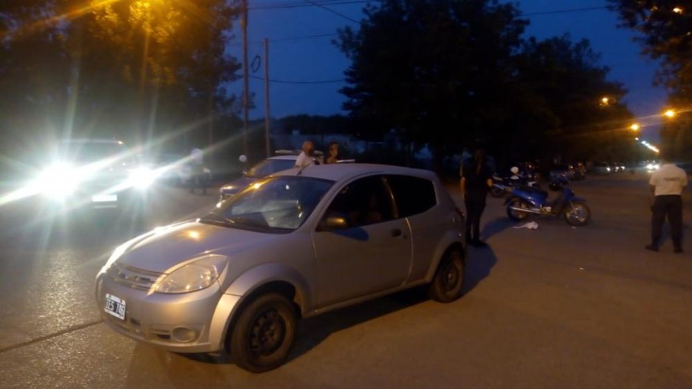 Lesiones en una motociclista tras el choque con un auto
