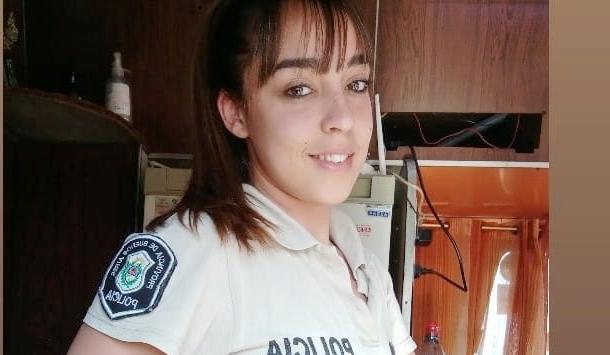 Murió la oficial de policía de 26 años que se pegó un tiro tras la viralización de sus fotos