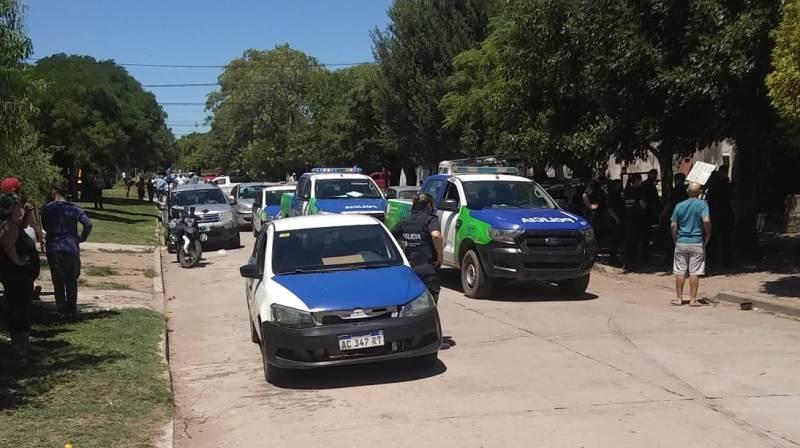 Sujeto con arresto domiciliario agredió a su hermano y hubo tumulto en el barrio