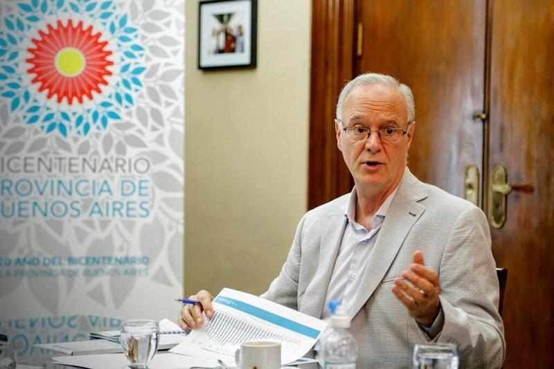 Covid-19: según Gollán,  la perspectiva del Gobierno es que lleguen 