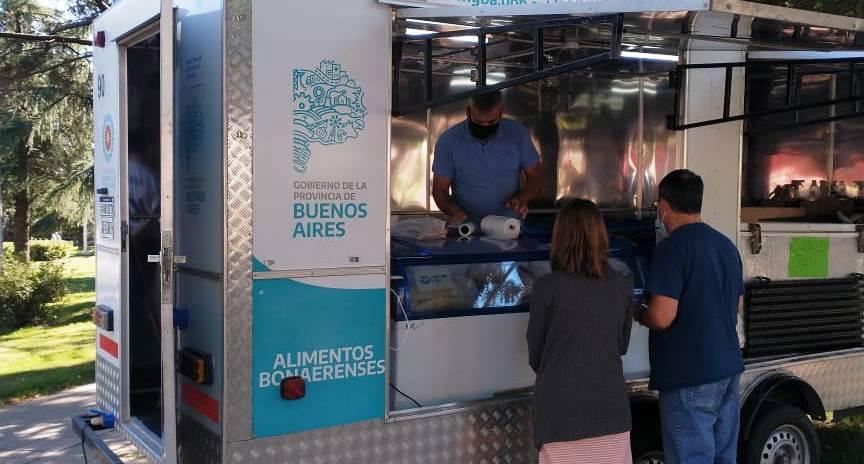 Llegó el camión de Pescado para Todos a la Feria Franca