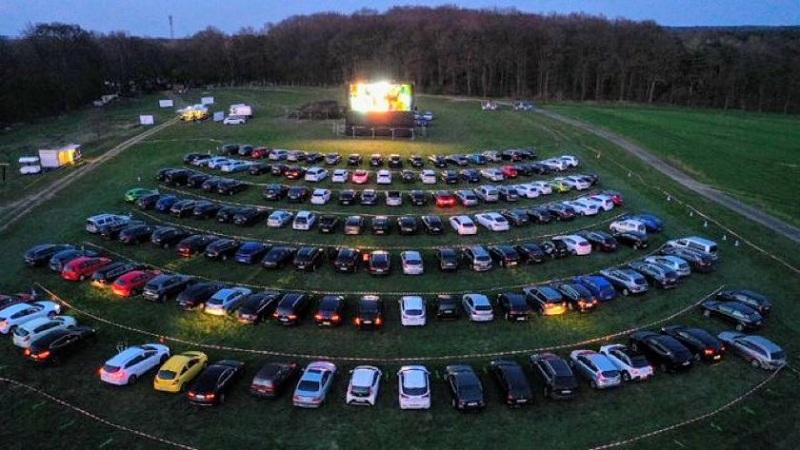 Todo listo para otra gran función del autocine