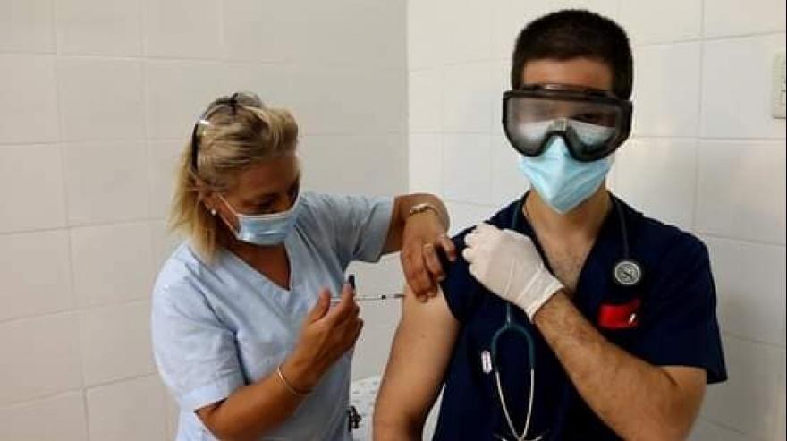 Se podrán denunciar casos de vacunación irregular vía web y por la app «Vacunate»