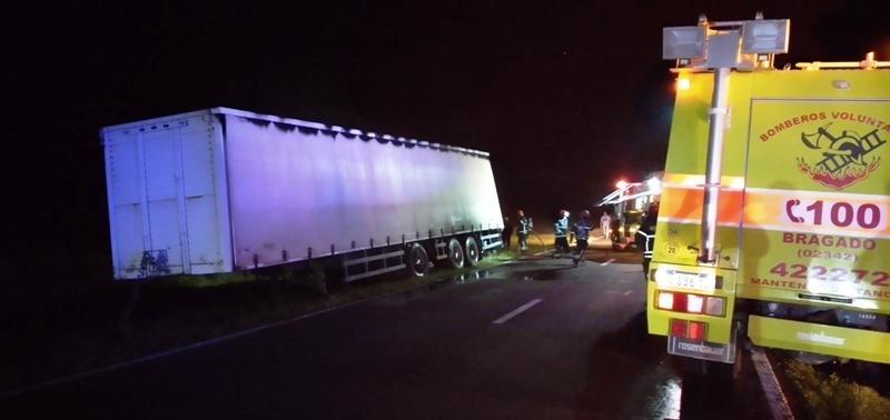 Se incendió el acoplado de un camión en ruta 5