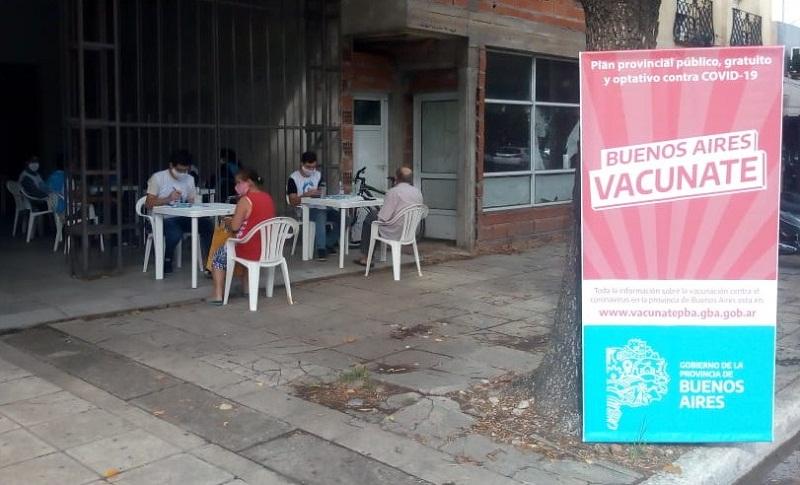 Todo listo en la posta de vacunación del salón parroquial
