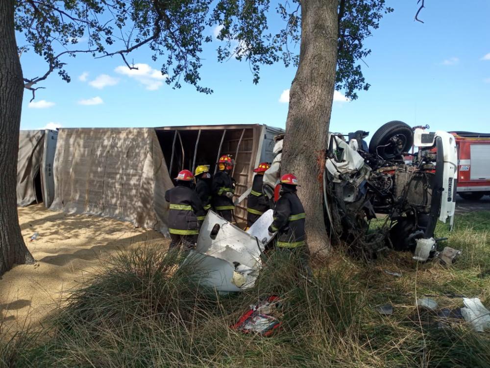 Camionero de Bragado herido tras estrellarse con un árbol en la ruta 51