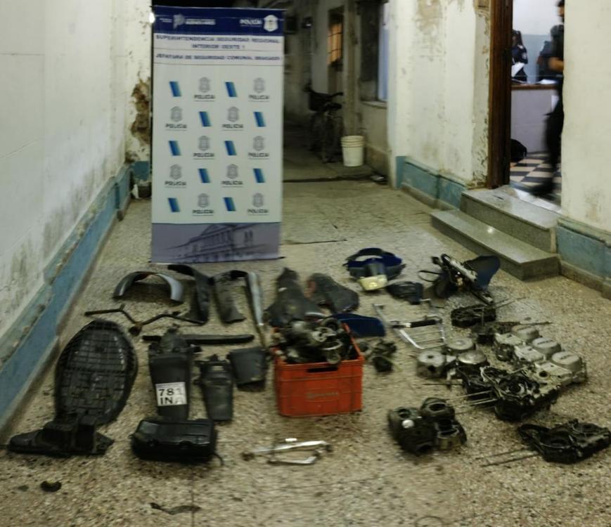 Motopartes: secuestran gran cantidad de repuestos durante un allanamiento en Fátima
