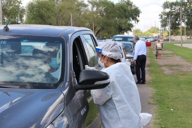 Otro día con record de casos en Bragado y hubo cientos de viajeros para hisoparse