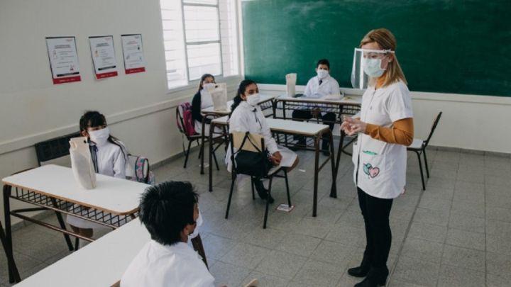 Las clases presenciales continuarán en toda la Provincia menos en el conurbano