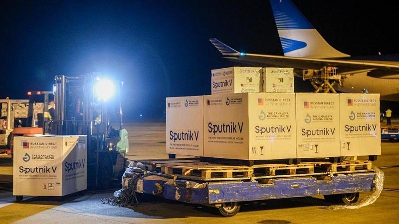 Llegó de Moscú otro vuelo con 500 mil vacunas Sputnik V 