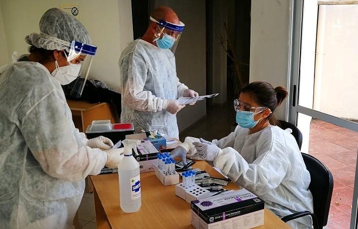 Covid: 2 fallecidos, hallazgo de casos en los barrios y el virus sigue sin aparecer en las escuelas