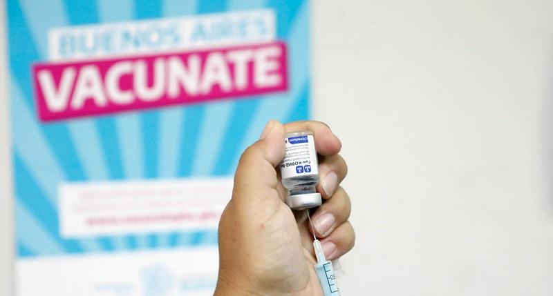 Aceleran los turnos de vacunación a docentes bonaerenses para retomar la presencialidad