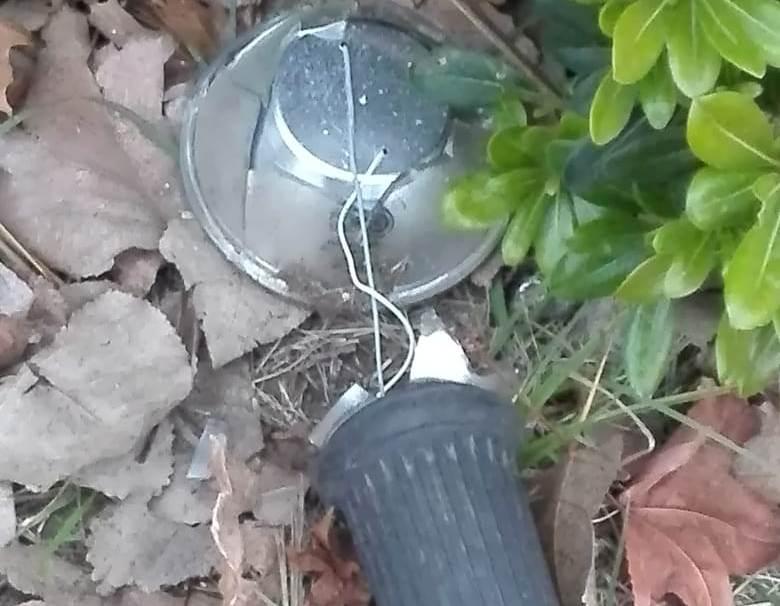 Destruyeron toda la iluminaria exterior en el edificio del CRUB