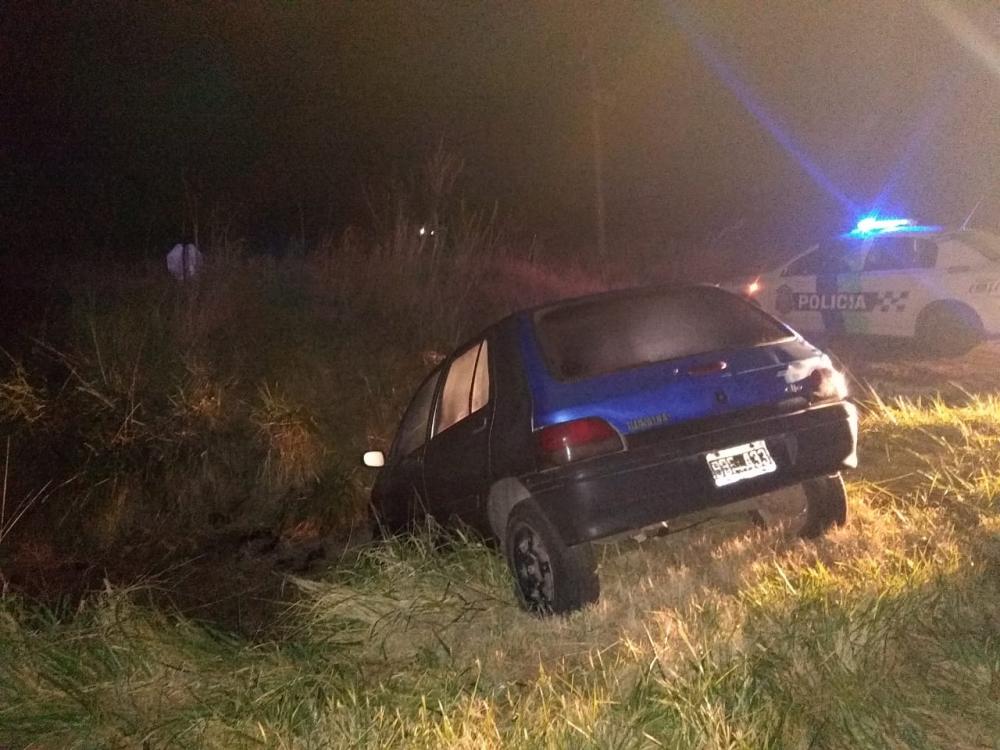 Una mujer se despistó con su auto en la ruta 5