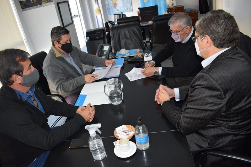 Gatica se mostró otra vez con Duretti para firmar el convenio de obras de cloacas Colector Este