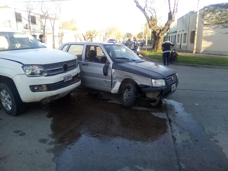 Colisionaron camioneta y remis que venía con pasajera 
