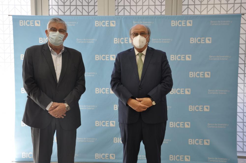 Convenio entre el BICE y la Municipalidad para adquirir equipamiento