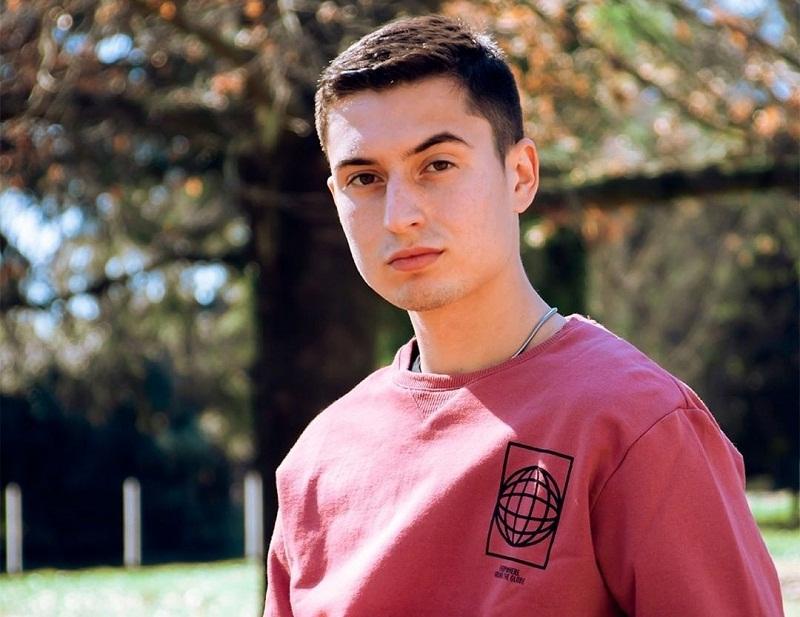 El joven que llevó a video la historia del teatro Constantino