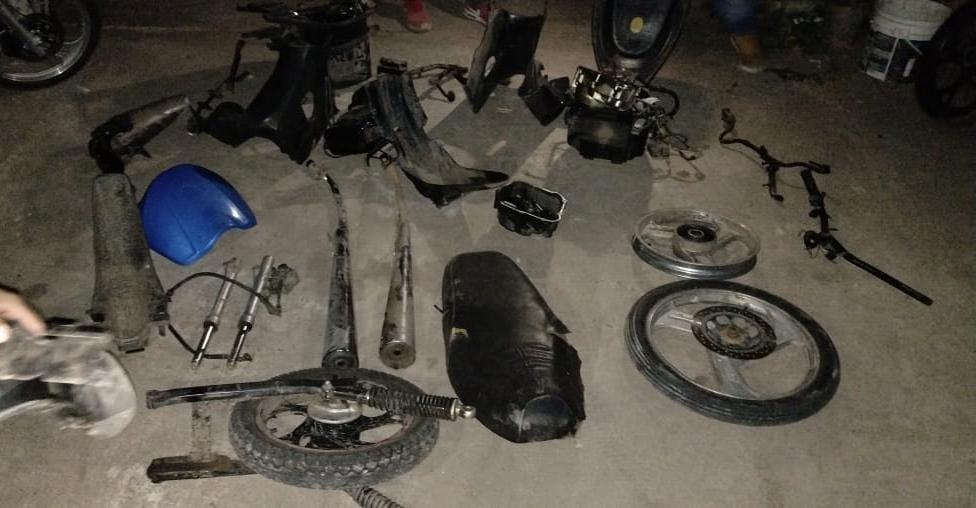 Incautaron gran cantidad de partes de motocicletas en un domicilio del barrio Las Violetas