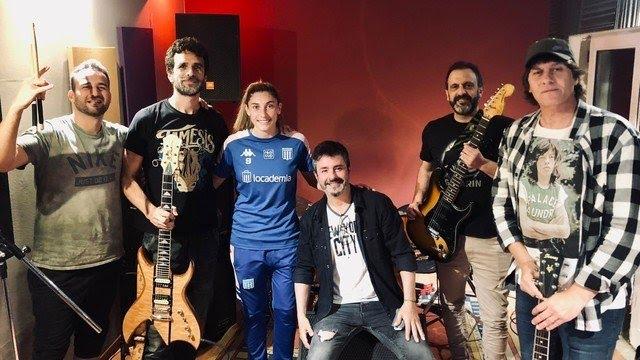 Una mechitense rockea en la banda de futbolistas que homenajeará a Maradona