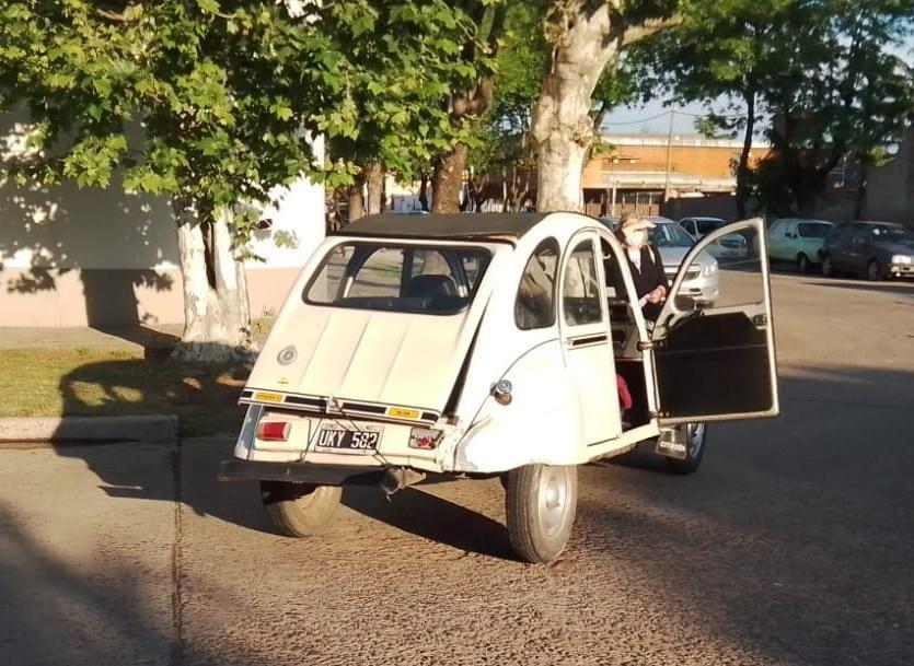 Chocaron dos autos en Laprida y San Martín