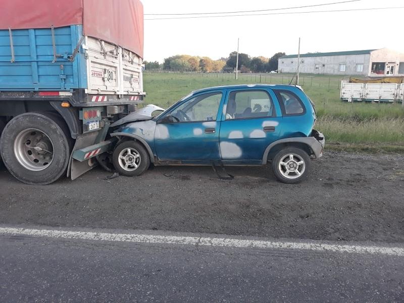 Alberti: bragadenses fueron chocados por una camioneta y terminaron contra un camión