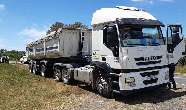 Tragedia en la ruta 5: murió transportista que se arrojó debajo de un camión 