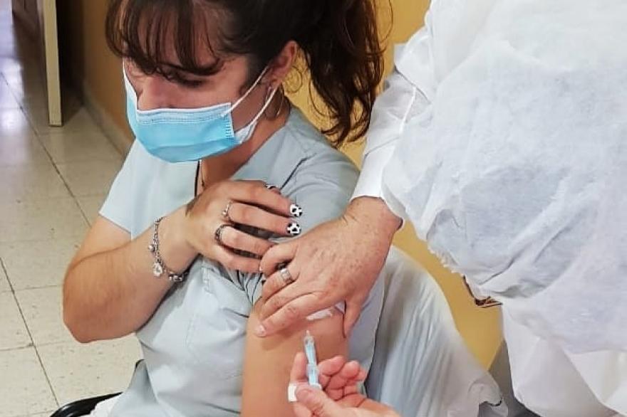 Comenzó la aplicación de las dosis de refuerzo a personal sanitario