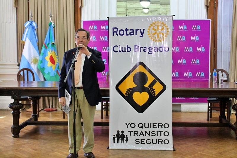 Día del médico: el bragadense que nunca baja los brazos y es ejemplo de solidaridad