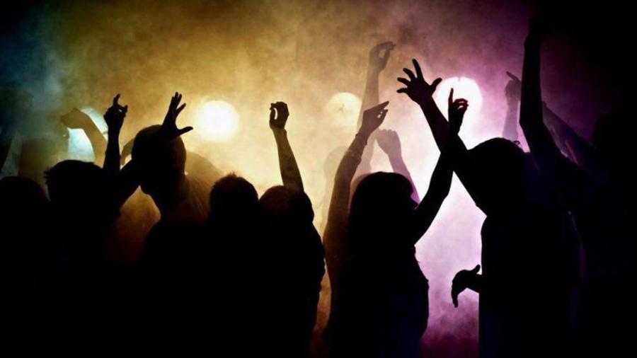 Tercera Ola en Año Nuevo: los jóvenes prefirieron reunirse en burbujas y los boliches no colmaron capacidad