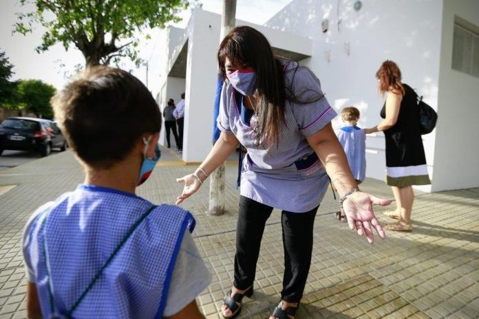 Perczyk ratificó inicio de clases presenciales el 2 de marzo: “Hay que estar en la escuela”
